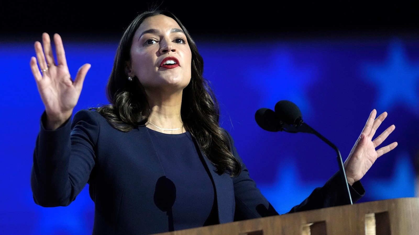 Rep. Ocasio-Cortez says New York City mayor should resign